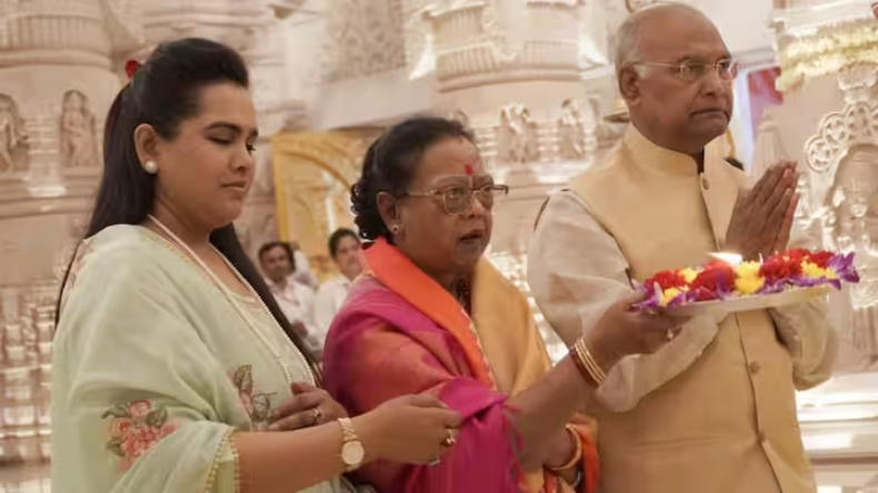 अयोध्या: राम दरबार की हुई प्राण प्रतिष्ठा, 101 पंडितों के साथ सीएम योगी भी रहे मौजूद
