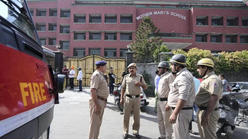 दिल्ली वालों को केजरीवाल का तोहफा, 80 हजार लोगों को मिलेगी वृद्धावस्था पेंशन, हर महीने मिलेंगे इतने रुपये