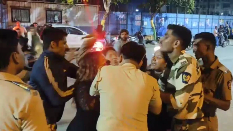 लड़की का आपने ऐसा कभी लड़ाई नहीं देखा होगा, वीडियो हुआ वायरल, पुलिस ने भी मानी हार…