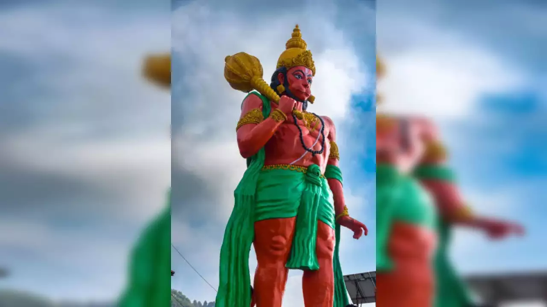 Bada Mangal 2024: पूरी करना चाहते हैं हर ख्वाहिश? तो हनुमान जी की पूजा करते समय करें इस चालीसा का पाठ