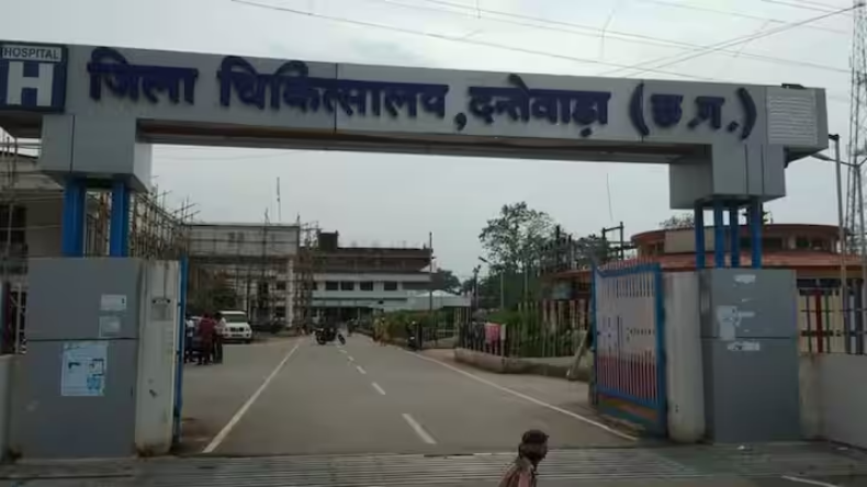 Panchayat 3 के विधायक बने छत्तीसगढ के SP, ‘गो कबूतर गो’ बोलने पर नहीं उड़ा पंछी तो लोगों ने लिए मजे