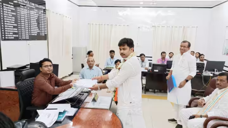 पत्नी पर शक हुआ तो, पति ने हैवानियत की हदें पार कर किया ऐसा कांड, कमरे से बाहर आईं चीखने की आवाज, आधी रात जाग उठा पूरा इलाका