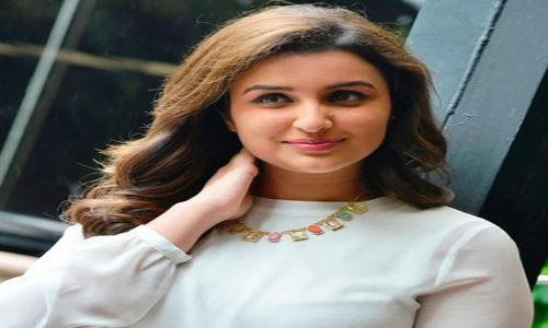 Parineeti Chopra: परिणीति चोपड़ा ने सोशल मीडियो पर खाने का वीडियो किया शेयर, उनकी टेबल पर यूनिक फूड कॉम्बो