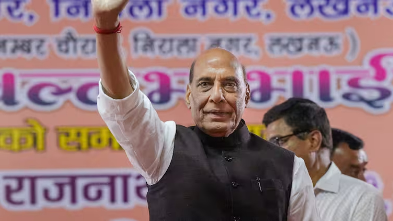 UP की सियासी हलचल के बीच BJP मुख्यालय में जुटे नेता, क्या प्रदेश की राजनीति में होगा बड़ा बदलाव?