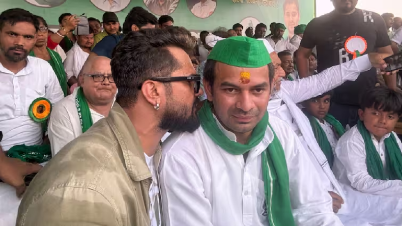 Lalu Yadav: 77 साल की उम्र में लालू यादव ने काटा 77 पाउंड का केक, गोद में दिखी तेजस्वी की बेटी