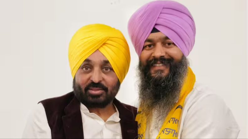 ये लो! क्या-क्या गुल खिलाएगी AAP, पंजाब में 20 महीने तक चलता रहा ‘भूत मंत्रालय’ डकार लिये करोड़ो रुपये