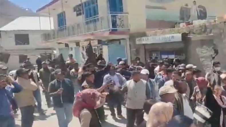 घर की न घाट की! किसान आंदोलन पर बयान दे बुरी फंसीं कंगना, अब जाएंगी सांसदी?