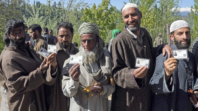 Jammu Kashmir: डोडा जिले में सुरक्षाबल और आतंकवादियों के बीच मुठभेड़, तीन आतंकी ढ़ेर
