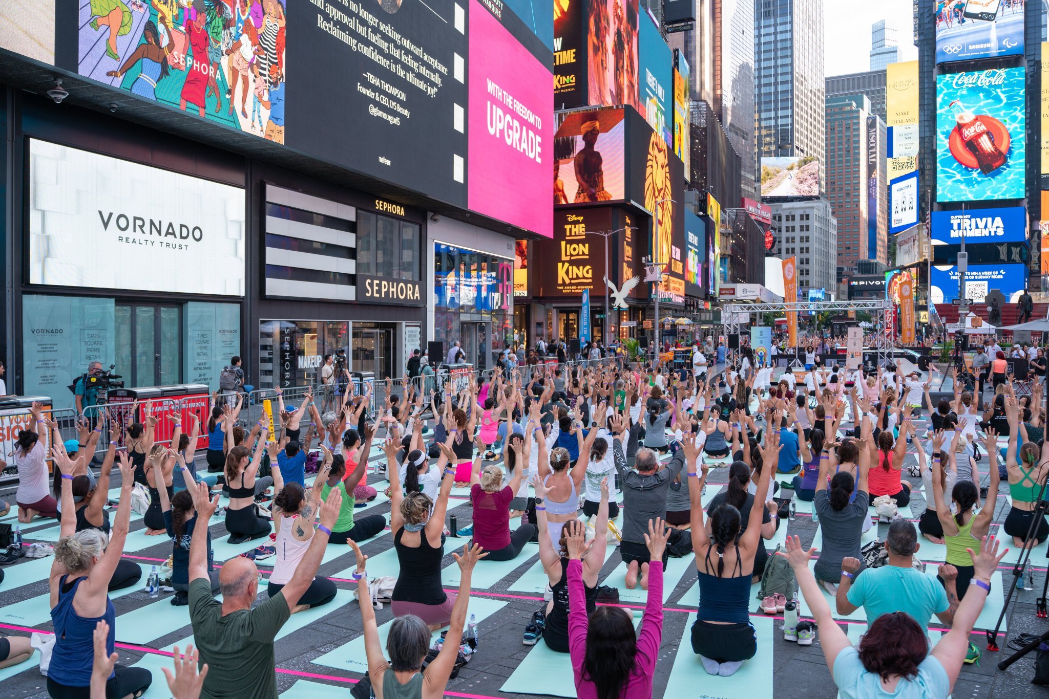 International Yoga Day: गजब! 1-2 नहीं, योग के नाम हैं कई गिनीज वर्ल्ड रिकॉर्ड्स, कैसे 25 करोड़ लोगों को मिली प्रेरणा? क्या है इसके इतना अद्भुद होने का राज