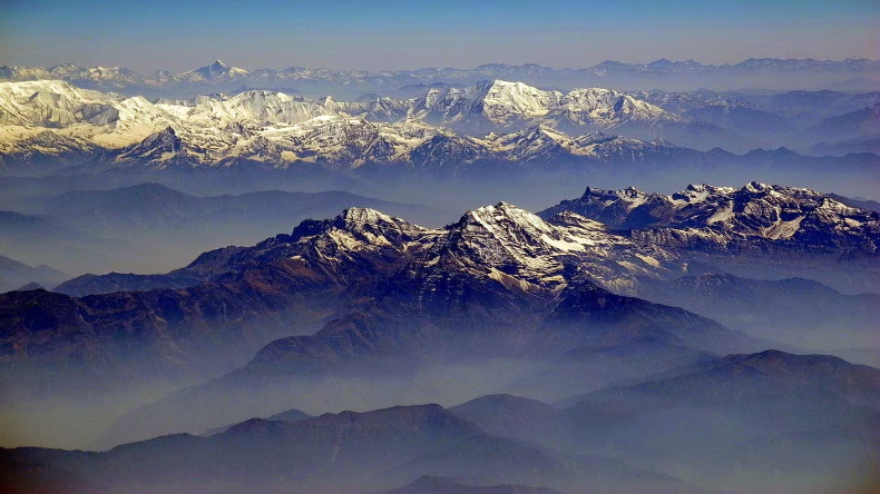 Video: एक तरफ चिता थी और दूसरी तरफ रिश्तेदार गेम खेलने में व्यस्त थे