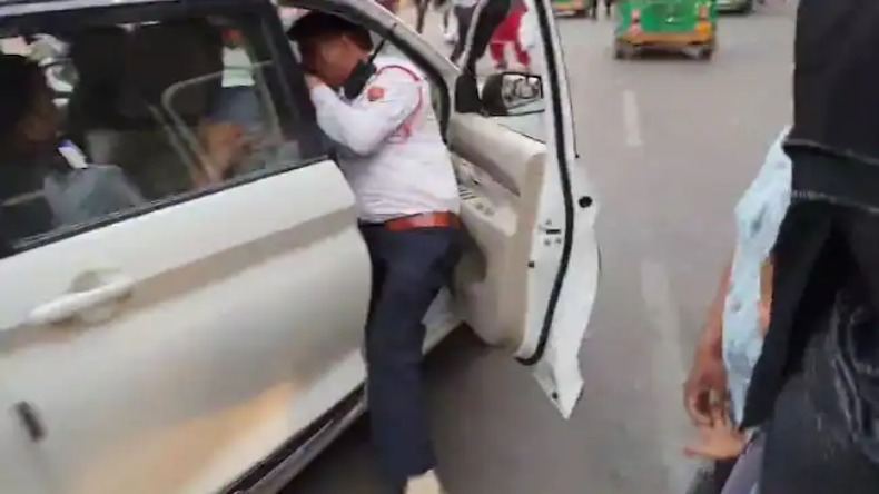 स्विमिंग पूल से नहाकर निकला, अचानक हुई मौत, कमजोर दिल वाले वीडियो न देखें…