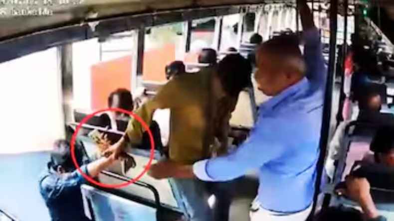 सैलून में थूक लगाकर किया फेस मसाज, Video हुआ वायरल, देखकर सतर्क हो जाएंगे आप…