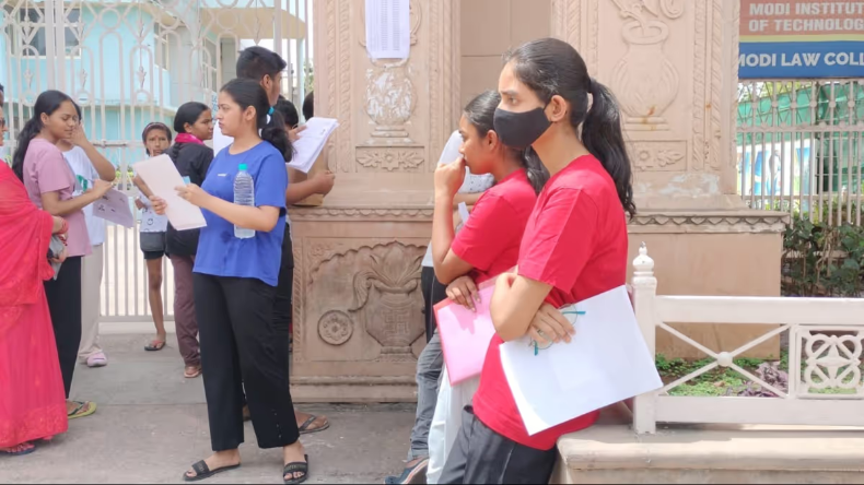 NEET UG Result: NEET UG परीक्षा का परिणाम आया सामने, जानिए किसने इस बार मारी बाजी, इस तरह देखें अपना स्कोरकार्ड