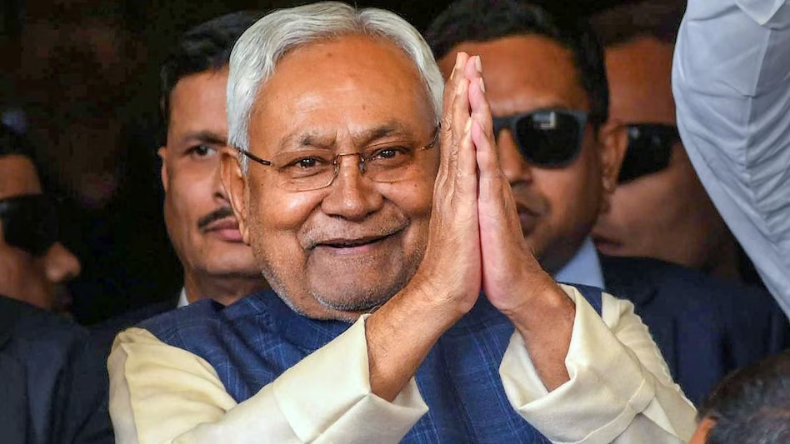 बिहार: CM नीतीश ने एक कार्यक्रम में रुकवाया राष्ट्रगान, कहा- पहले स्टेडियम में चक्कर लगाएंगे
