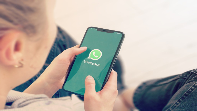 WhatsApp ने दिया बड़ा झटका, यूजर्स सेव नहीं कर सकेंगे फोटो और वीडियो