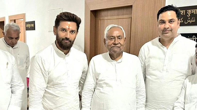 रामलला की प्राण प्रतिष्ठा कराने वाले पंडित लक्ष्मीकांत दीक्षित का निधन