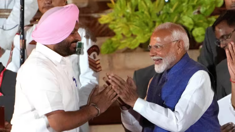 चंडीगढ़ कोर्ट में फायरिंग से मचा हड़कंप, सस्पेंड AIG ने IRS दामाद को भूना