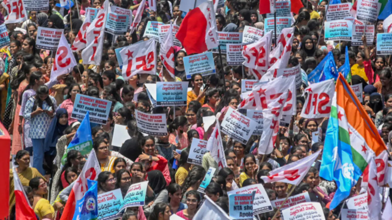 वैलेंटाइंस डे के मौके पर कई संगठनों का विरोध, प्रेमी जोड़ों के साथ मारपीट, सर्वे में पुलिस से लगी गुहार