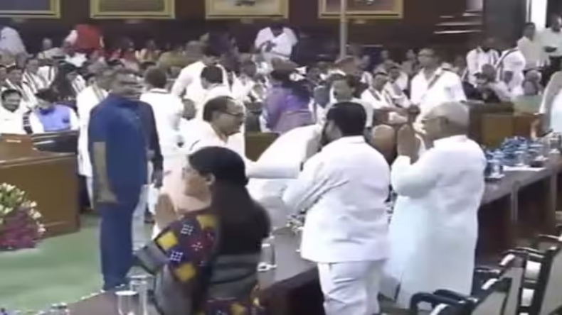 NDA में सब कुछ ठीक नहीं, नीतीश करते रहे इंतजार, कुर्सी रह गई खाली!