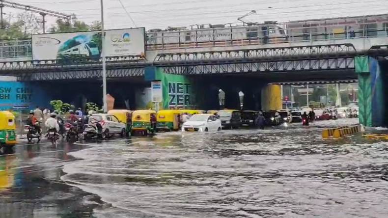 दिल्ली-NCR में आंधी-बारिश का कहर: गर्मी से राहत तो मिली लेकिन समस्याएं भी बढ़ी, जानें आज के मौसम का हाल