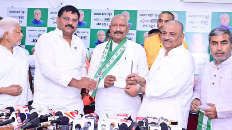 बिहार में होगा खेला! अचानक राज्यपाल से मिलने पहुंचे CM नीतीश, सियासी हलचल तेज