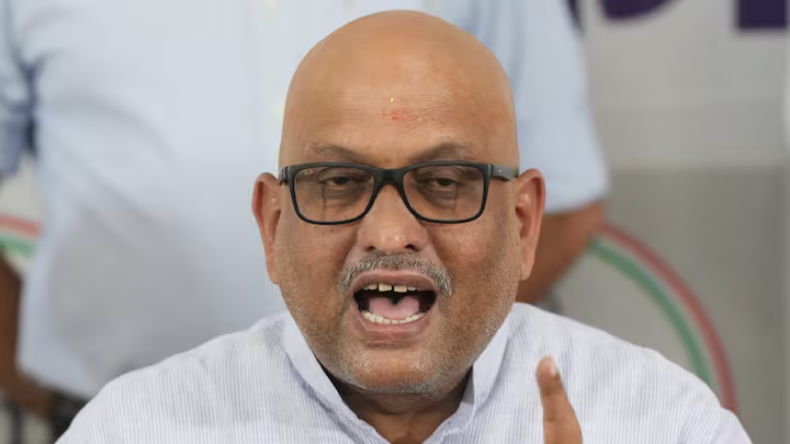 कांग्रेस नेता ने प्राइवेट पार्ट दिखाया फिर आकर लड़की को गले लगाया, अश्लील वीडियो वायरल