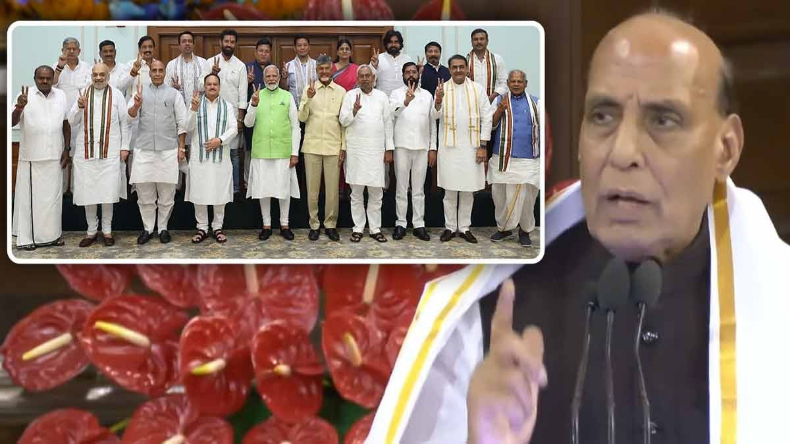 UP की सियासी हलचल के बीच BJP मुख्यालय में जुटे नेता, क्या प्रदेश की राजनीति में होगा बड़ा बदलाव?
