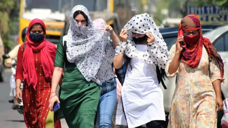 भीषण तबाही मचाने आ रहा चक्रवाती तूफान,  9 राज्यों को मिली भारी बारिश की चेतावनी