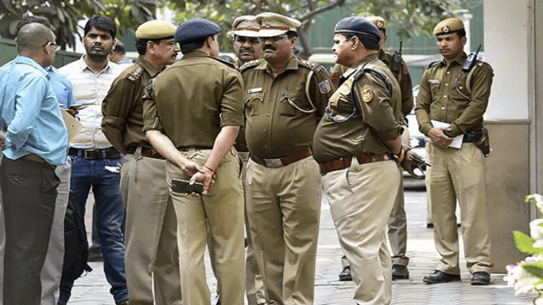 यूपी पुलिस की वर्दी में बदलाव की तैयारी, मेरठ में शुरू हुई कवायद