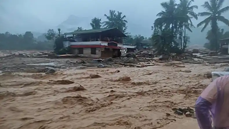 केरल के वायनाड में भूस्खलन; 70 की मौत, सैंकड़ो के फंसे होने की आशंका