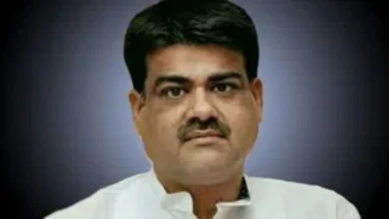 बोरा सिलते थे मुलायम के खास विधायक, मंत्री बनने के बाद बाहुबली ने सीने में उतारी गोलियां
