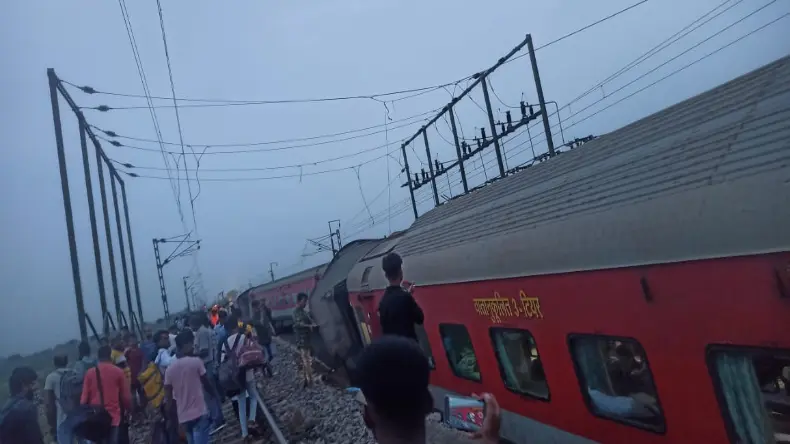 पंजाब मेल एक्सप्रेस में आग की अफवाह से मची भगदड़, 20 यात्री घायल