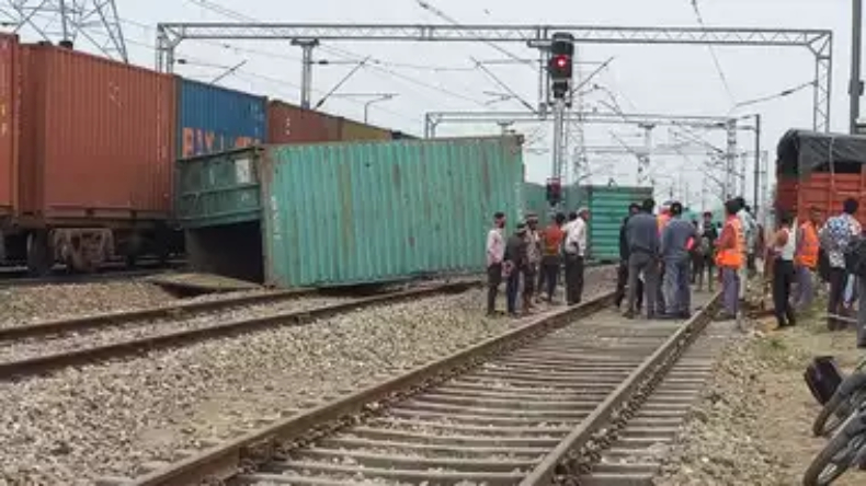 पंजाब मेल एक्सप्रेस में आग की अफवाह से मची भगदड़, 20 यात्री घायल