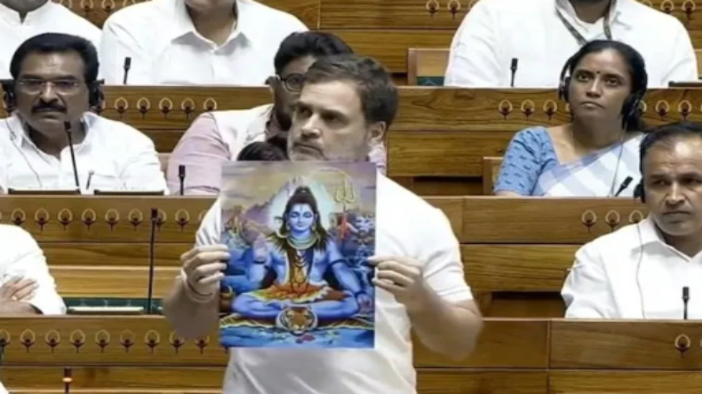 अरे ये क्या, राहुल गांधी के राम मंदिर का नाम लेते ही माइक हो गया बंद, बवाल!
