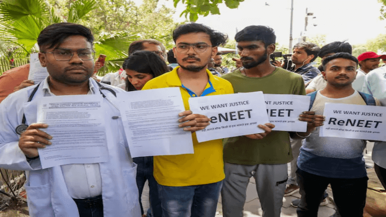NEET UG Result: NEET UG परीक्षा का परिणाम आया सामने, जानिए किसने इस बार मारी बाजी, इस तरह देखें अपना स्कोरकार्ड