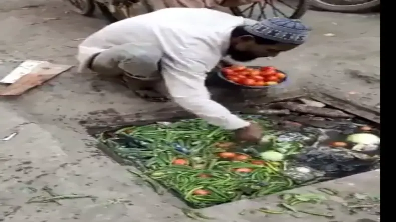 बेड पर सोया हुआ था शख्स, तभी भींग गया पैंट, ऐसा आखिर क्या हुआ, देखें वीडियो में…