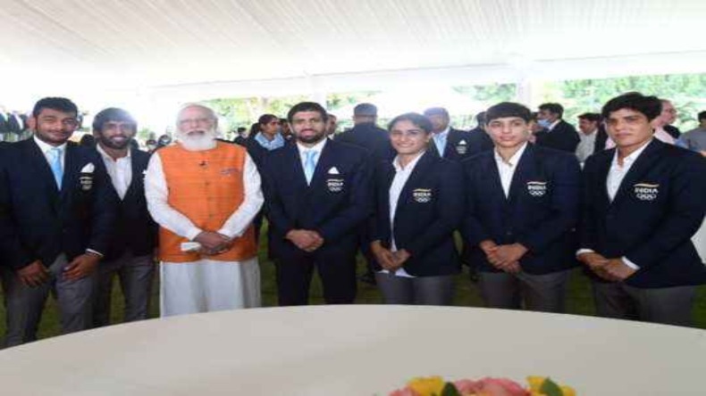PM मोदी ने एथलीट नीरज से की डिमांड कहा मुझे तुम्हारी मां के हाथ का चूरमा खाना है
