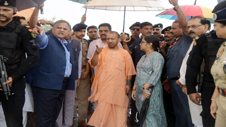 हाथरस हादसे पर एक्शन में आए योगी, SDM-CO समेत 6 अफसर सस्पेंड
