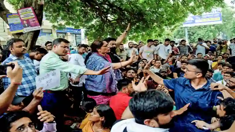 Delhi: अब CBI करेगी कोचिंग सेंटर हादसे की जांच, हाईकोर्ट ने दिया आदेश