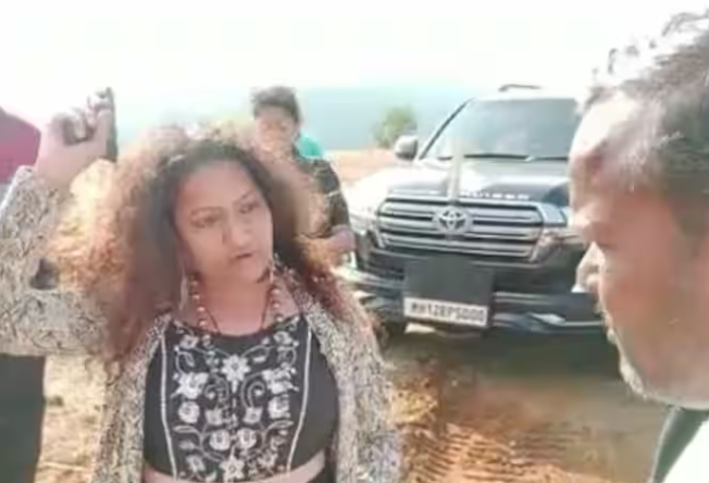 Trainee IAS पूजा खेडकर पर गिरी गाज, UPSC ने दर्ज कराई FIR