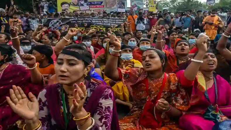 पुलिस झूठी! एक नहीं कई गुनाहगार- कोलकाता रेप केस पर लोगों ने ममता को झाड़ दिया