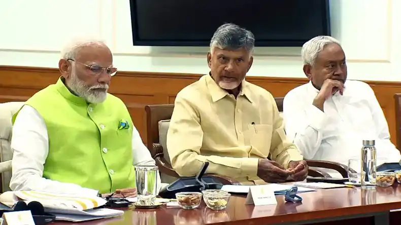 तेजस्वी यादव देख रहे हैं सपना, देखना कोई गलत नहीं है, आखिर ख्वाब में किसे देख रहे!