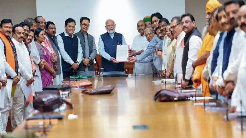 अमित शाह ने मुसलमानों को छेड़ा, कांग्रेस को बताया गुनहगार, नक्सलवादियों से मिलेगी मुक्ति