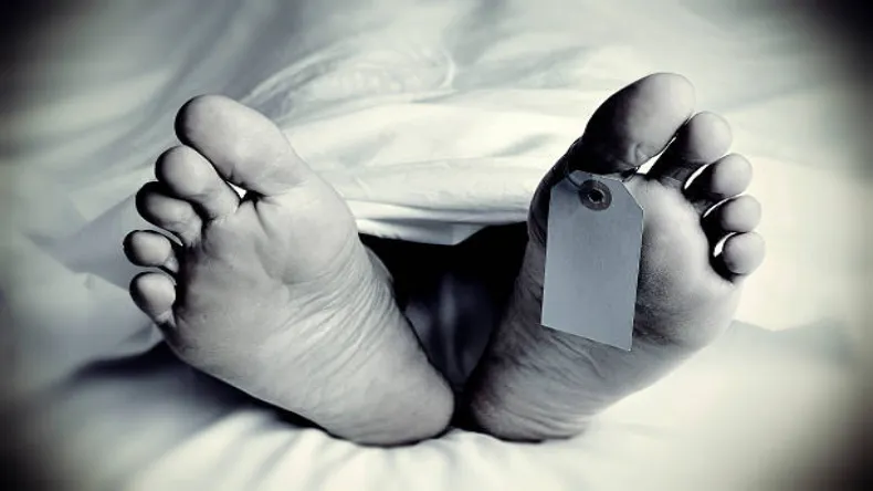 टीचर्स डे के दिन बच्ची के काट दिए बाल, नशे में धुत शिक्षक का वीडियो वायरल