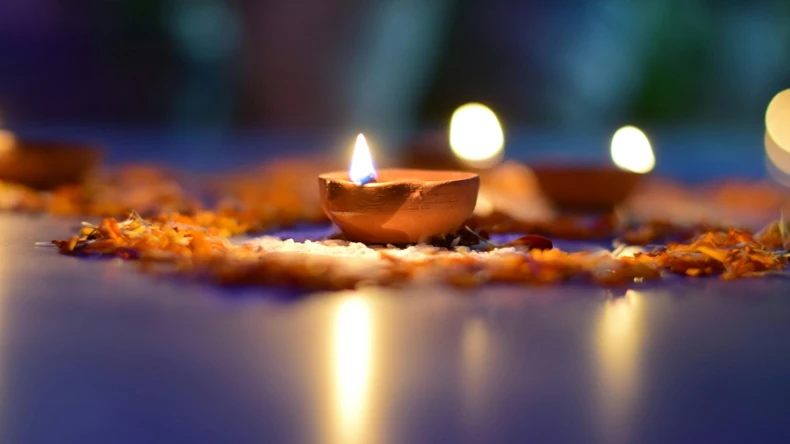 “क्या पति और क्या प्रेमी”- मां ने ही बनवाएं डिमांड करने वालों के साथ जबरदस्ती संबंध, बेटी ने किया बड़ा खुलासा