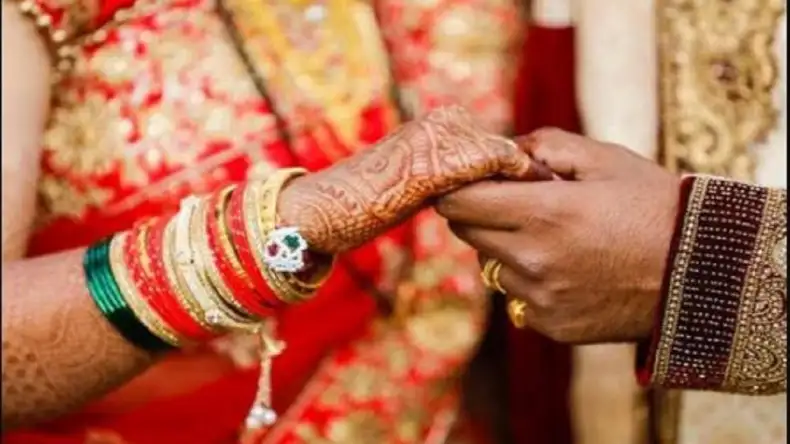 पति ने ही पत्नी को मौसी के बेटे के साथ कहा बनाने संबंध, अपनी अहलिया की ही बेच डाली इज्जत