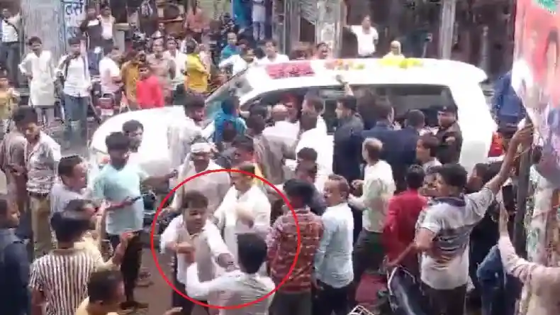 यूपी में अब भेड़िए पर सियासत! योगी ने देखते ही गोली मारने को कहा तो सपा को लगी मिर्ची