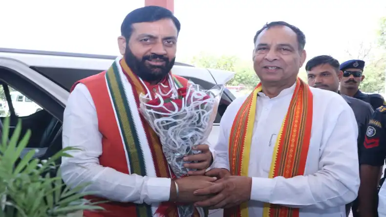 माफिया-बदमाशों को लेकर सीएम योगी भड़के, कहा-उल्टा टांगकर मिर्च का झोंका लगा देंगे