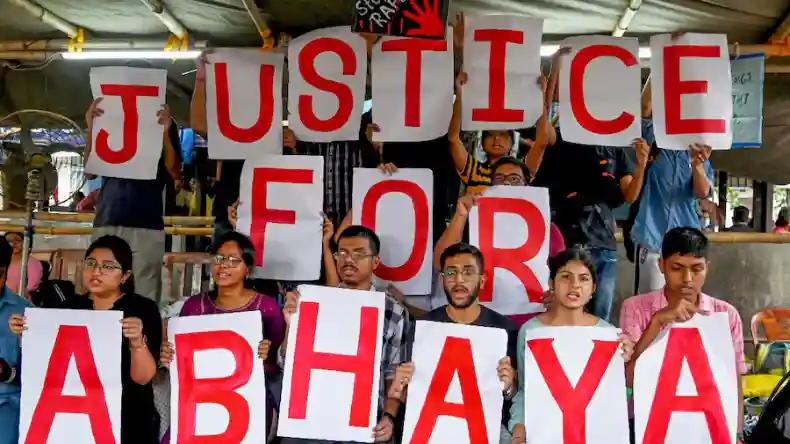 राऊ कोचिंग डेथ के बाद याद आए सरकारी नियम, विकास दिव्यकीर्ति ने लिया कोचिंग शिफ्ट करने का फैसला