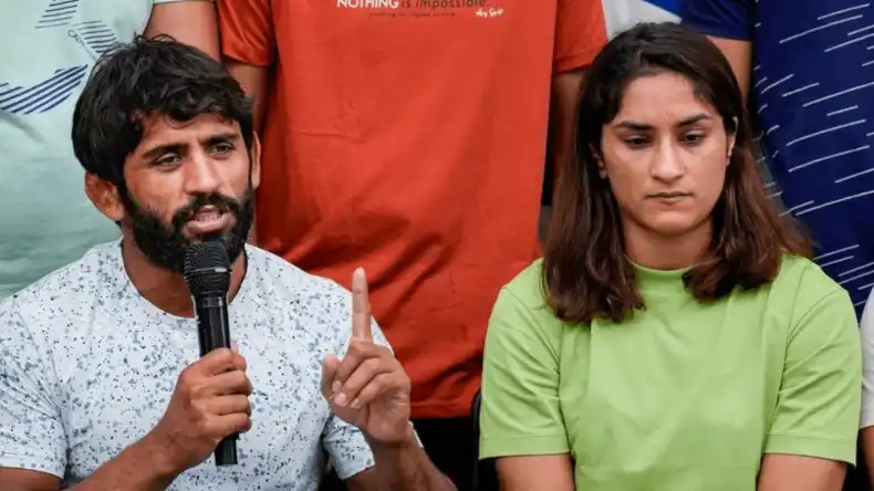 विनेश फोगाट-बजरंग पूनिया आज थामेंगे कांग्रेस का हाथ, दिल्ली पहुंचे दोनों पहलवान